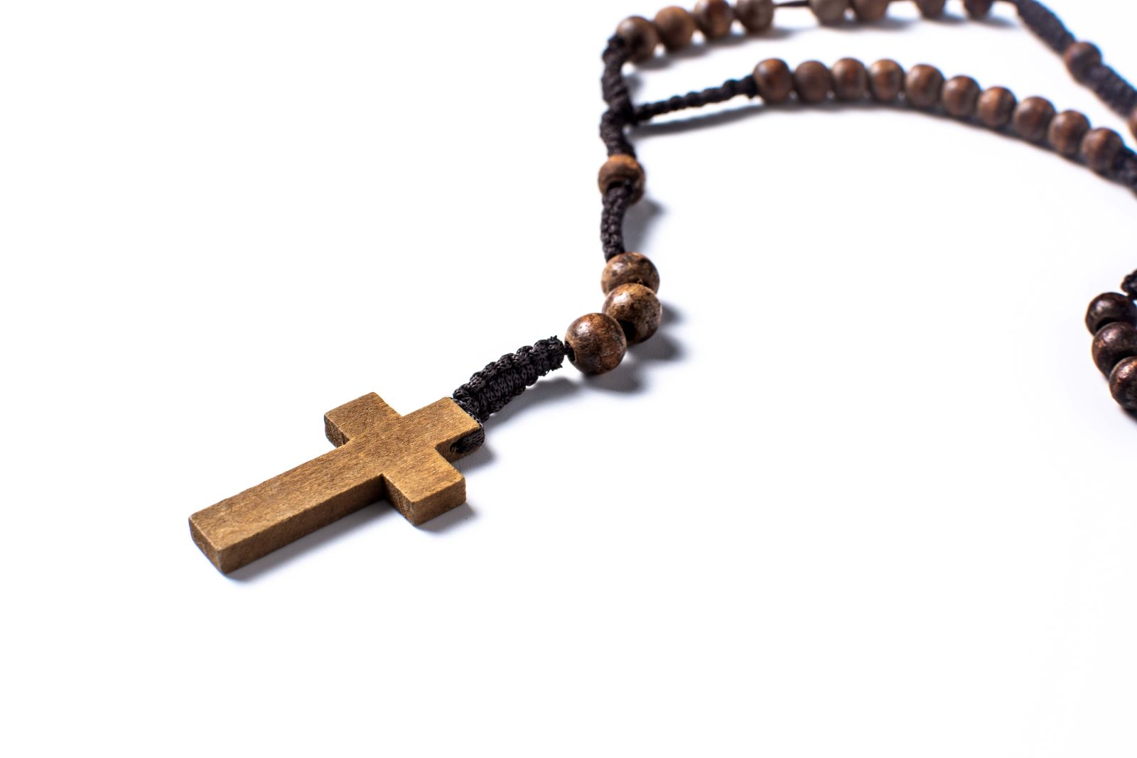 Istoria crucii ca bijuterie cruce lemn mici dimensiuni