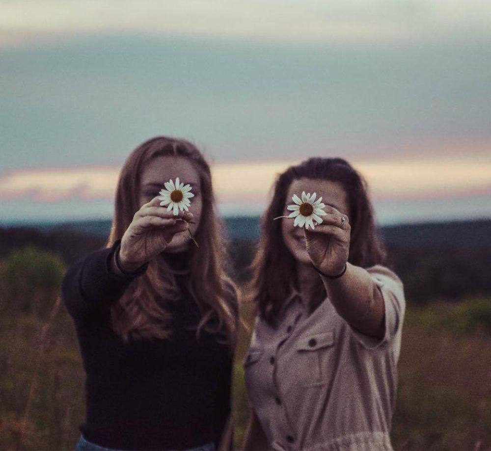 Cadouri pentru cea mai buna prietena - aspecte de care sa tii cont + idei pentru a-i oferi surorii tale dintr-o alta mama un dar cu adevarat special