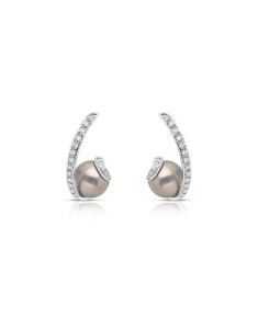 Cercei Mikimoto Basic aur 18 kt stud lung cu diamante si perle de cultura PEH70498B-DW, 001, bb-shop.ro